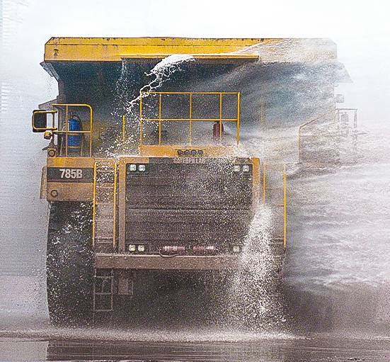 Heavy-duty mining vehicle in an InterClean wash system