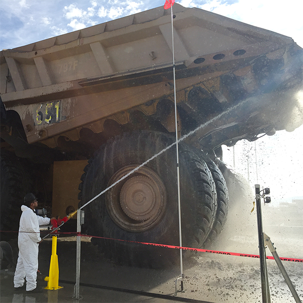 High-Pressure Wash Monitor in Use, Buenavista del Cobre
