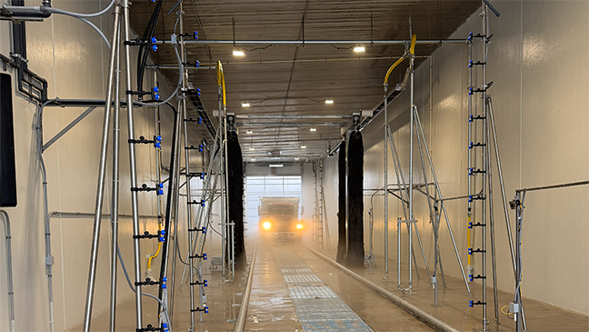 Municipal truck driving through a touchless wash at a retail truck wash in Columbus Minneapolis